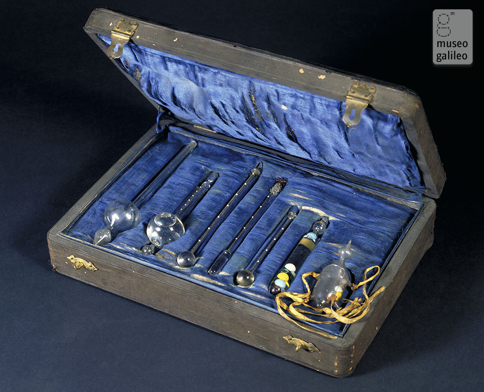 Box with thermometers (Inv. 195, 2450)
