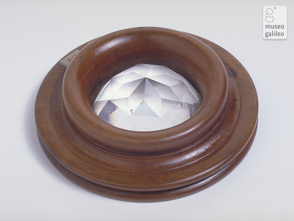 Prismatic lens with mount (Inv. 2613)