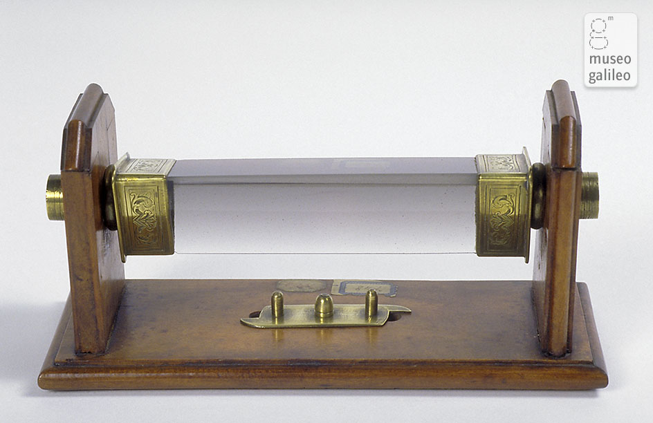 Prism with stand (Inv. 748)