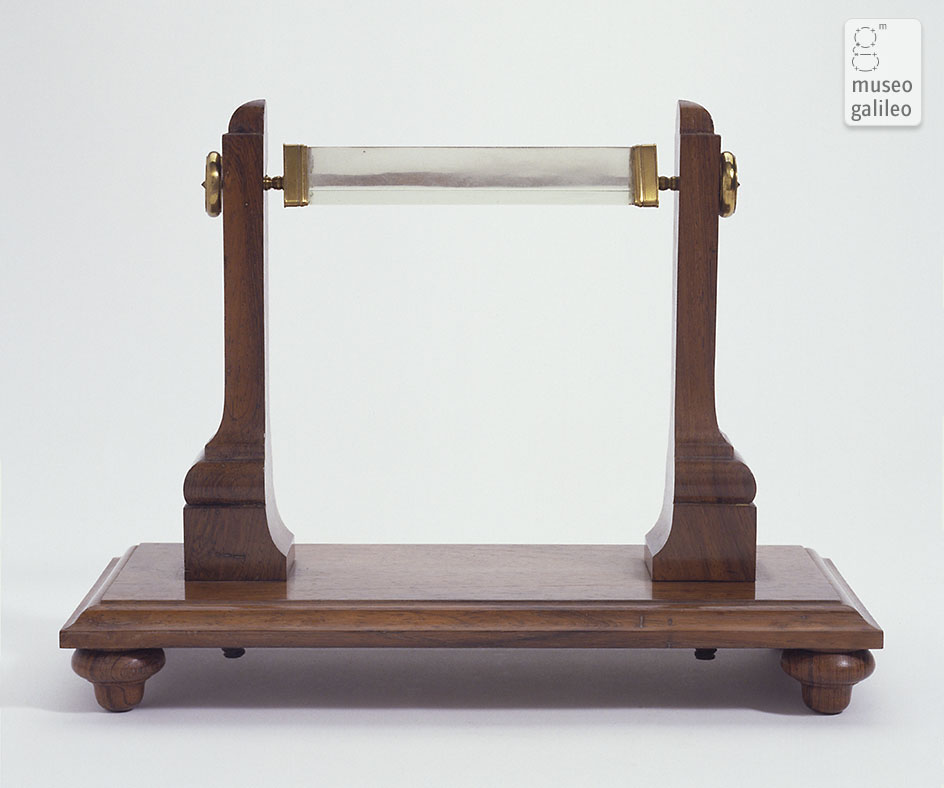 Prism with stand (Inv. 745)