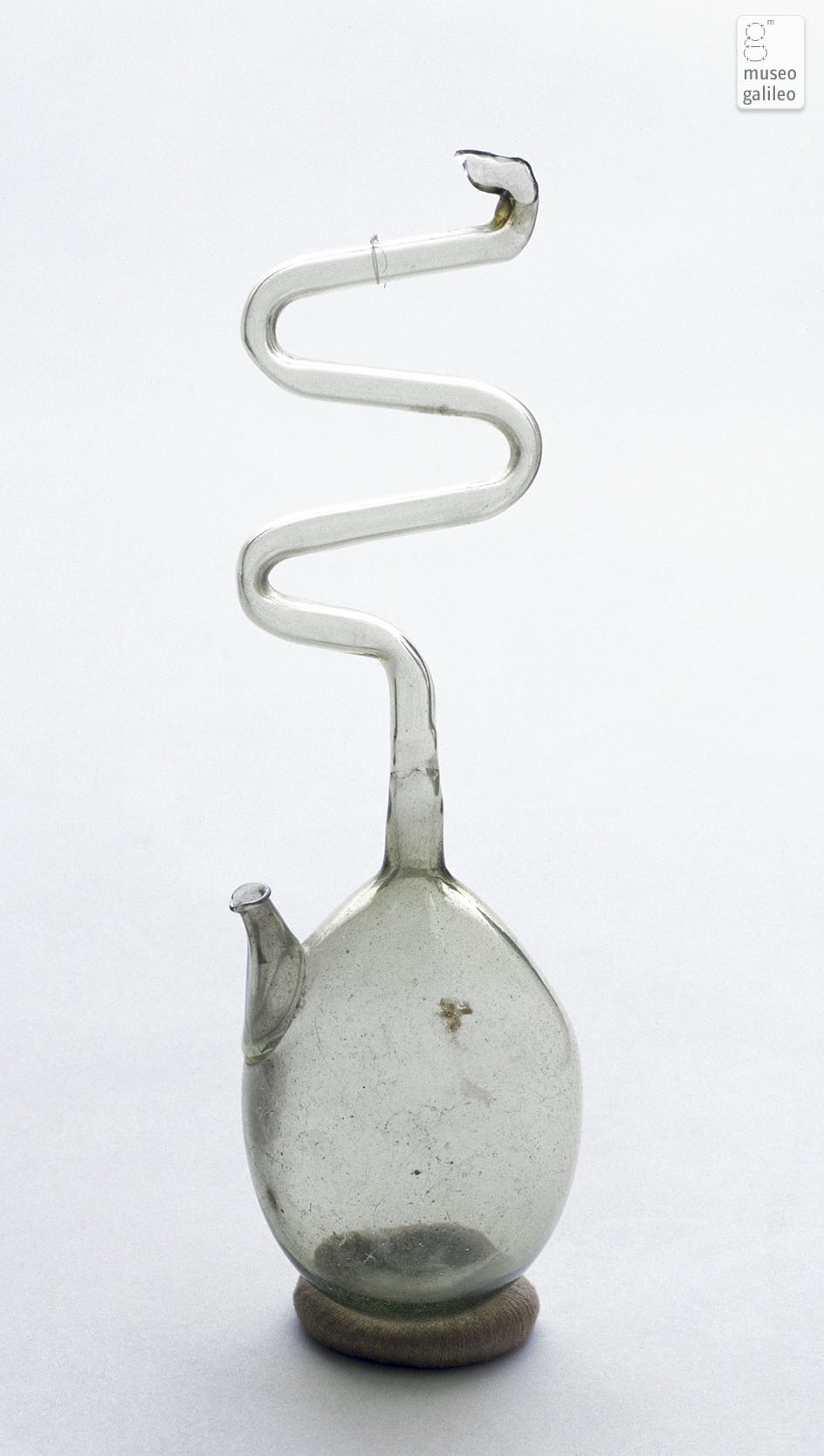 Bottle with serpentine neck (Inv. 1941)