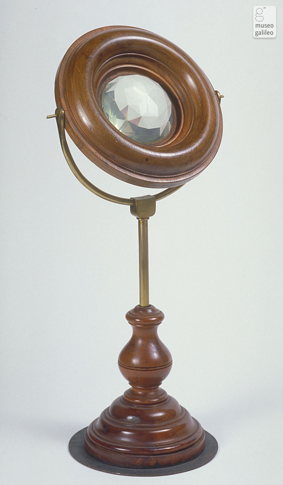 Mounted prismatic lens (Inv. 768)